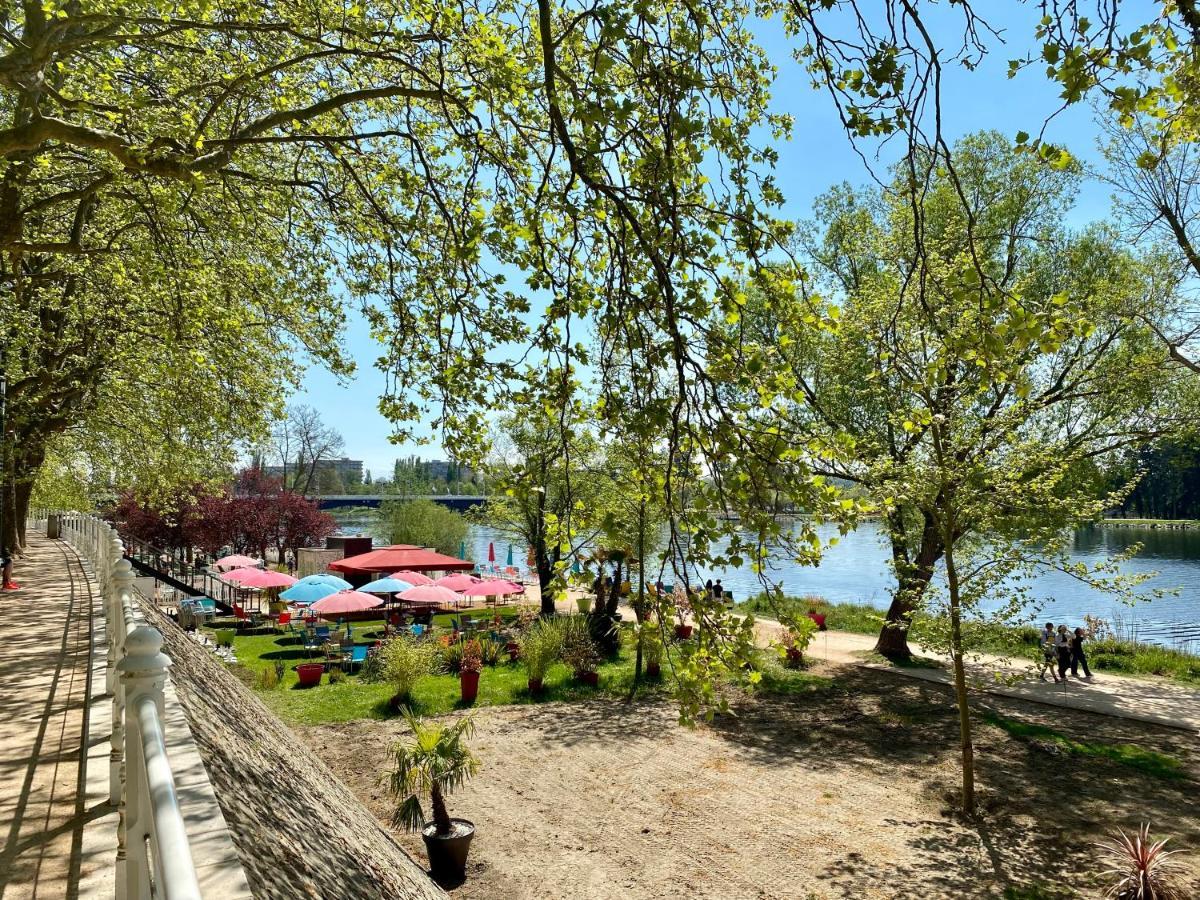 Charmant F1 Avec Terrasse Et Vue Sur Jardin Arbore - Fraicheur Naturelle Du Rez De Jardin - Parking เบลเลอริฟ-ซูร์-อัลลิเยร์ ภายนอก รูปภาพ